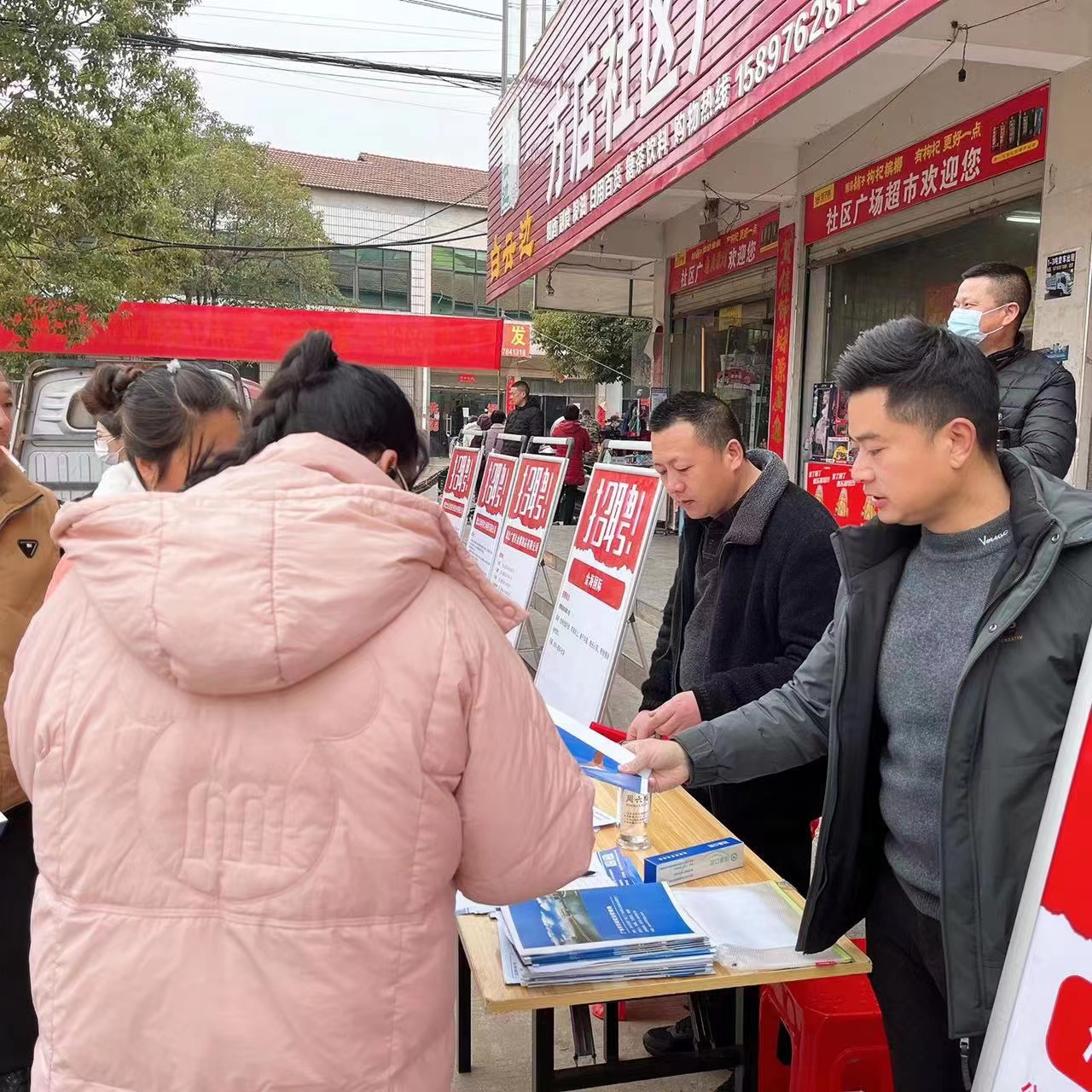 广水市2023年“春风行动暨就业援助月”巡回招聘会在杨寨镇方店社区举行